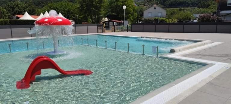 Chalet Pour 5 Personnes Equipe Sur Emplacement Privatif Dans Camping 4 Etoiles Appartenant Et Gere Par Un Particulier Hotell Foix Eksteriør bilde