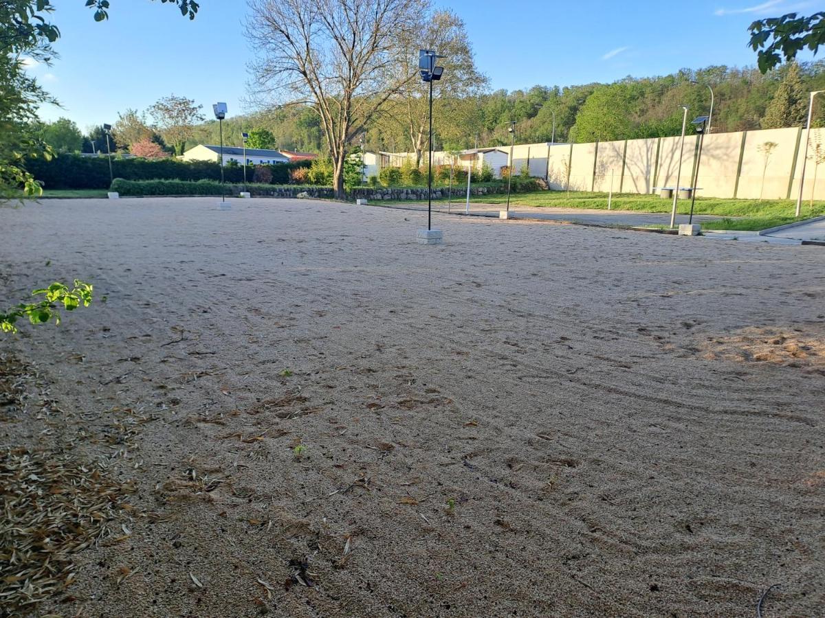 Chalet Pour 5 Personnes Equipe Sur Emplacement Privatif Dans Camping 4 Etoiles Appartenant Et Gere Par Un Particulier Hotell Foix Eksteriør bilde